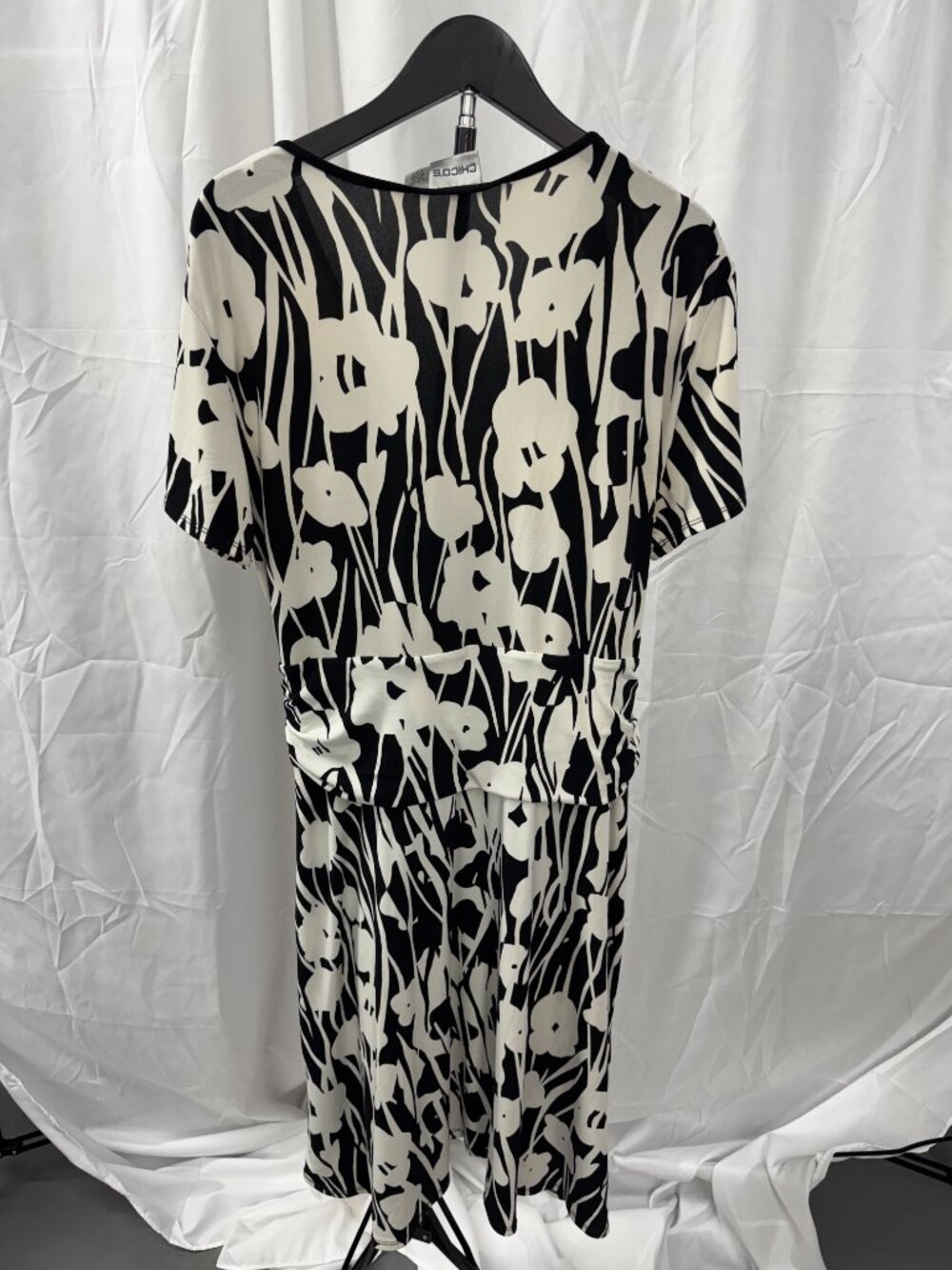 Chicos Black White Abstract Floral Faux Wrap Knee Length Dress Sz L - Picture 7 of 15